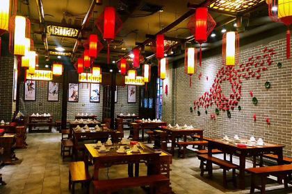 唐拾壹·小龍女火锅(东湖广场店)