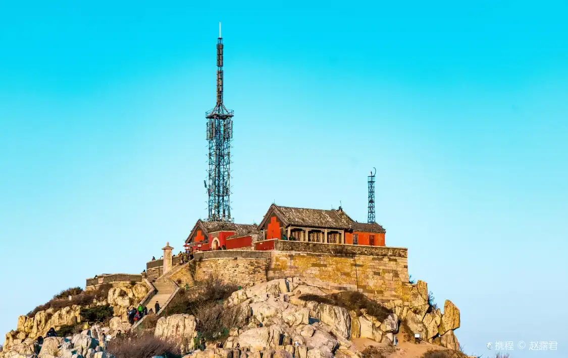 Hotels near Yuhuang Ding