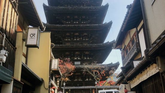 八坂塔是京都最古老的建筑，在法观寺里，所看到的这巍峨的塔就叫