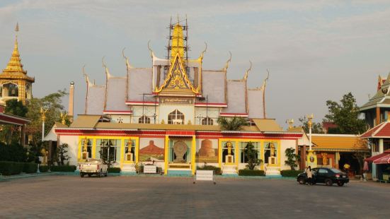 神殿寺在芭提雅市中心的北部，靠近海鲜市场，和真理寺离得也不算