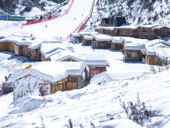 Zhegushanzirangongyuan Ski Field