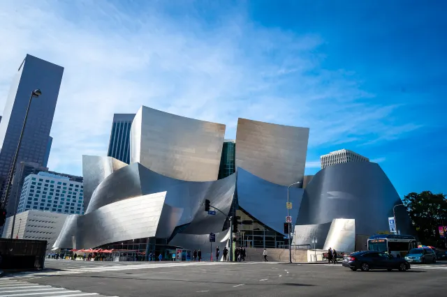  Architectural Landmarks: 10 Amazing Buildings Around the World