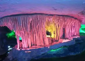 Ziyun Cave of Tiantai Chicheng Mountain