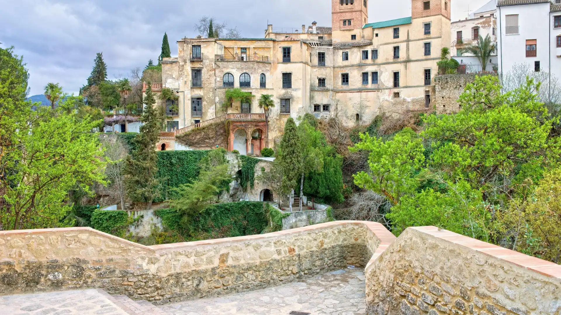Hotels near La Casa del Rey Moro