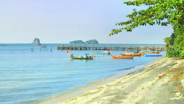 Hotels near Black Sand Beach