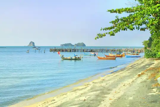 Hotels near Black Sand Beach