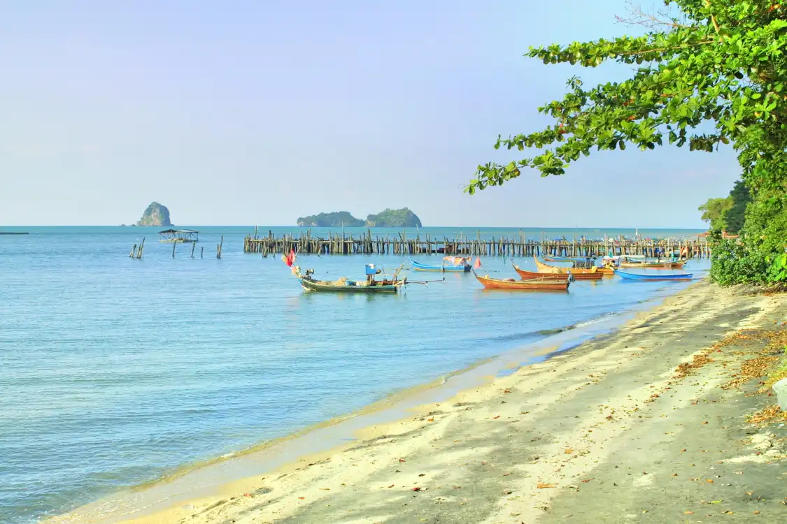 Hotels near Black Sand Beach Motel