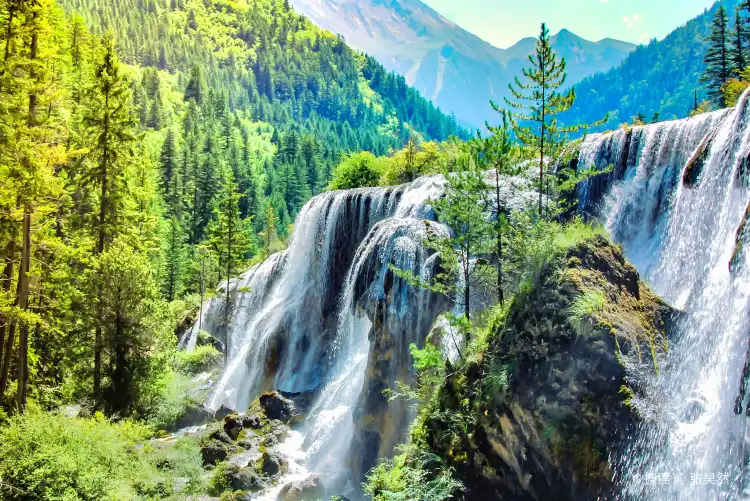 Các khách sạn gần Nuorilang Waterfall