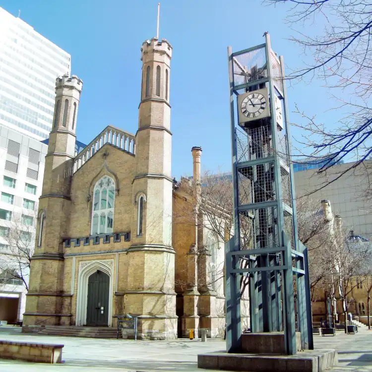 Hotel dekat Church of the Holy Trinity