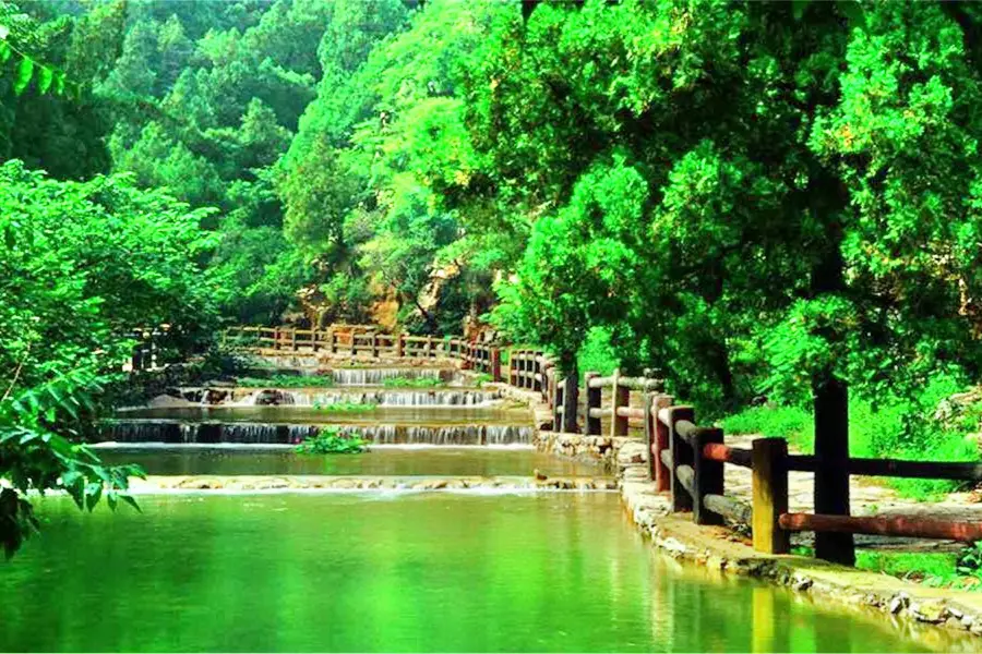 Jinan Huangjingu Shan Shui Gallery