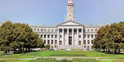 市政廳金頂大廈