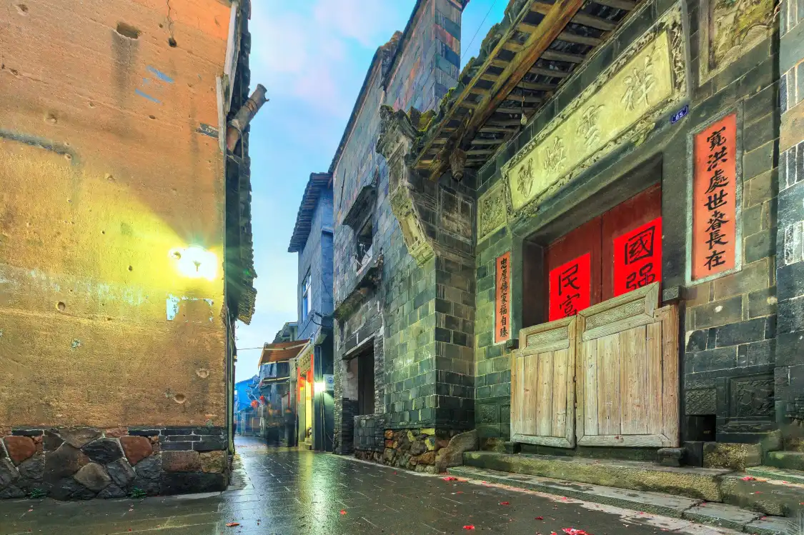 Hotels near Huotong Town