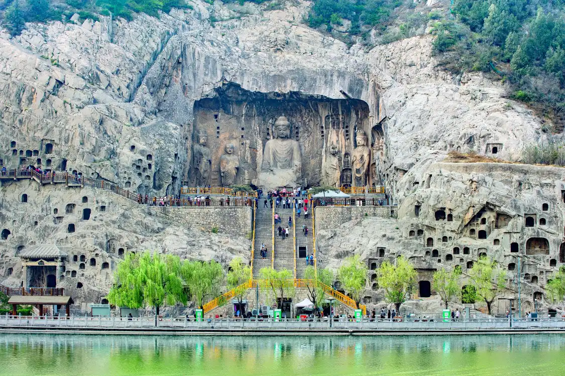 Hotels near Lushena Buddha