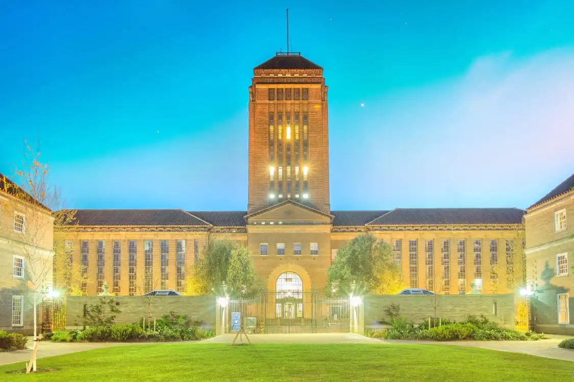 Hotels near مكتبة جامعة كامبريدج