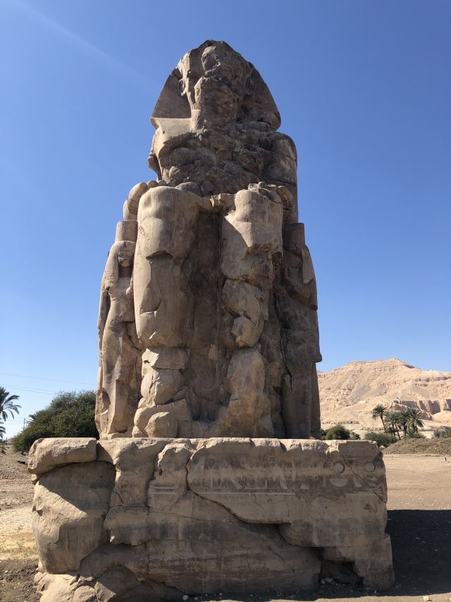 メムノンの巨像