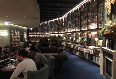 SHIBUYA TSUTAYA