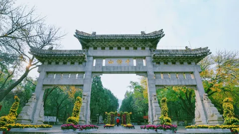 Qianfo Mountain Scenic Area attraction in Jinan