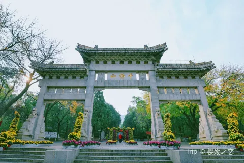 Qianfo Mountain Scenic Area