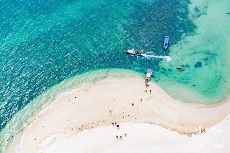 Go on an island-hopping tour