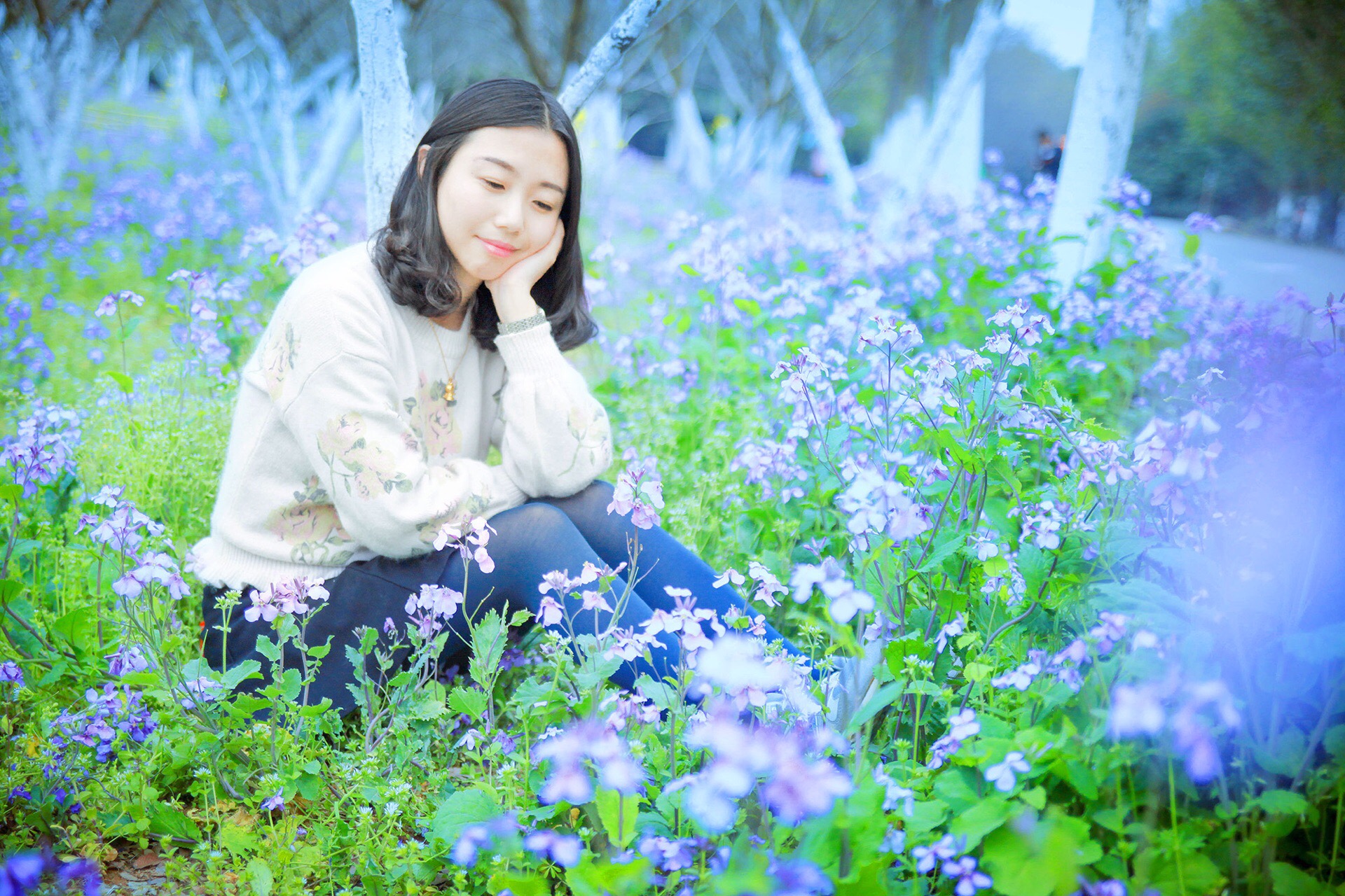 Nanchangs back garden is a good place to go to this place. h

 When the flowers are blooming, dont go to enjoy a flower, it seems to live up to such a beautiful spring. When it comes to Nanchang's flower viewing area, the place I want to recommend is the best, and that is the Phoenix Ditch. If Nanchang is likened to a big mansion, then it is a well-deserved back garden. 
 The variety of flowers grown here is very rich. Not to mention that it can bloom in the four seasons, just say the current spring, you can enjoy cherry blossoms, magnolia, camellia, plum, rape, orchids and so on. You can enjoy more than six kinds of flowers in one place. Is it enough to say that you want to see flowers in this place? 
1The cherry blossom valley of Fenghuanggou has an area of more than 600 acres. Every year from March to April, hundreds of millions of beautiful cherry blossoms bloom here. 
2In addition to the cherry blossoms hanging on the tree, there is a cherry blossom on the ground. 
3 There are also February Lan, which is also very beautiful. 
4 The purple, white and magnolia flowers on the Magnolia Avenue are all open to the public, and the fragrance of the fragrance makes people feel an indescribable temperament. 
5 In the Phoenix Ditch we can pretend to be in the Netherlands! Blossoming tulips, red lips and red lips, smiles and blooms. 
6Looking at rapeseed does not have to go to Wuyuan, you can also enjoy it in Fenghuanggou. 
7 Fenghuanggou is known as the first plum in Nanchang. This Meiyuan is one of the largest resorts in Nanchang. 
 See here, have you been unable to hold your heart? Such a good place in Fenghuanggou, a scenic spot can enjoy so many kinds of flowers, it is suitable to go green!