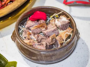 在渝里·重庆火锅(解放碑好吃街店)