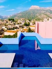 Edificio La Muralla Roja