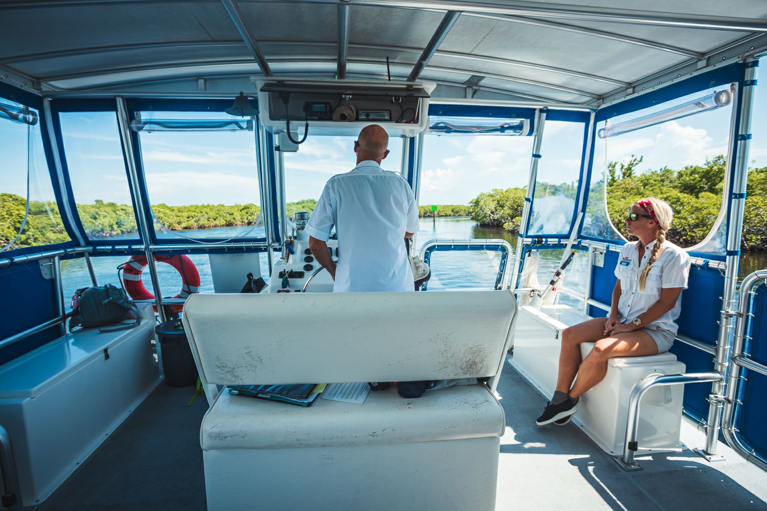 Key Largo goes to the sea for a slow time, the ecology is good enough to make people 


Key Largo is a diving paradise in the United States, all over the street are dive shops, even if there is no water, there is fun. John Pennekamp Coral Reef State Park is the only underwater ecological reserve in the United States. It sits on a glass bottom boat and looks out at the colorful seas in the sun, underwater turtles, fish and corals. The sky is changing clouds and the various waterfowl that fly through, as well as the lizards that pull the wind in the mangroves... The ecological and natural environment is not too good. This sea area is called the underwater Colorado Grand Canyon. There is also a huge image of Christ with open arms on the bottom of the sea. I look forward to diving next time to punch cards.