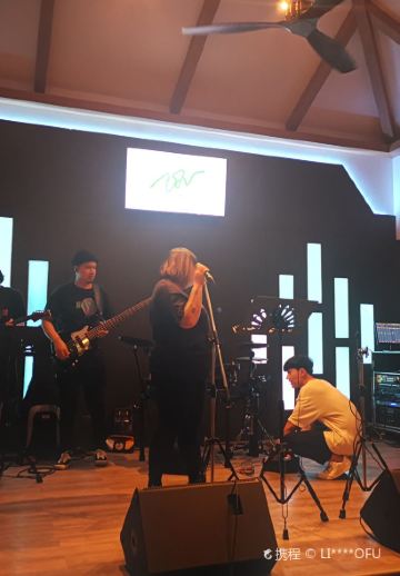 Chom Cafe and Restaurant