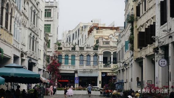 Haikou Private Guided One-Day Tour: Five Goddess Temple, Bell Tower, Qilou Old Street, Century Bridge, Leiqiong Haikou Volcano World Geopark