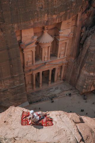 Jordan Petra Al Khazneh!!!
Nơi này nổi tiếng là địa điểm quay phim cho bộ phim Indiana Jones, rất khó tìm, nhưng
mỗi bức ảnh đều trở thành một tác phẩm nghệ thuật!!!
Cưỡi lừa và leo lên núi đá thì tuyệt,
nhưng Đêm Petra là nơi không thể bỏ qua!!!