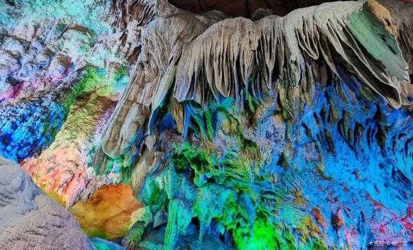 Wanhua Cave