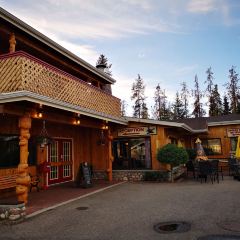 Elk Village Restaurant - Jasper House Bungalows 여행 사진