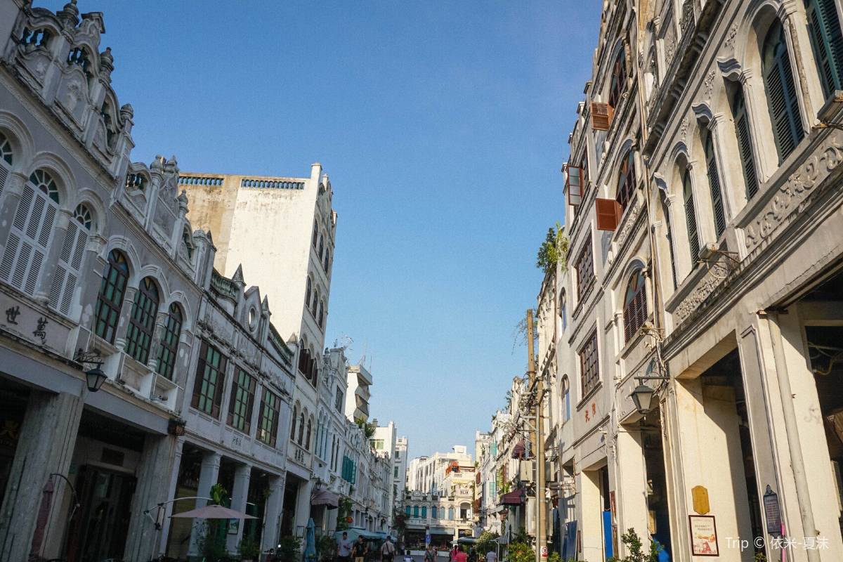 10. Stroll Through the Historic Haikou Arcade Streets