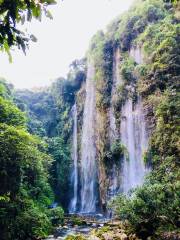 古龍山峽谷群漂流