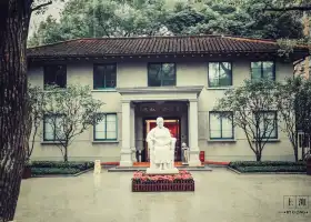 Памятник Цинлинг Шанхайского дома