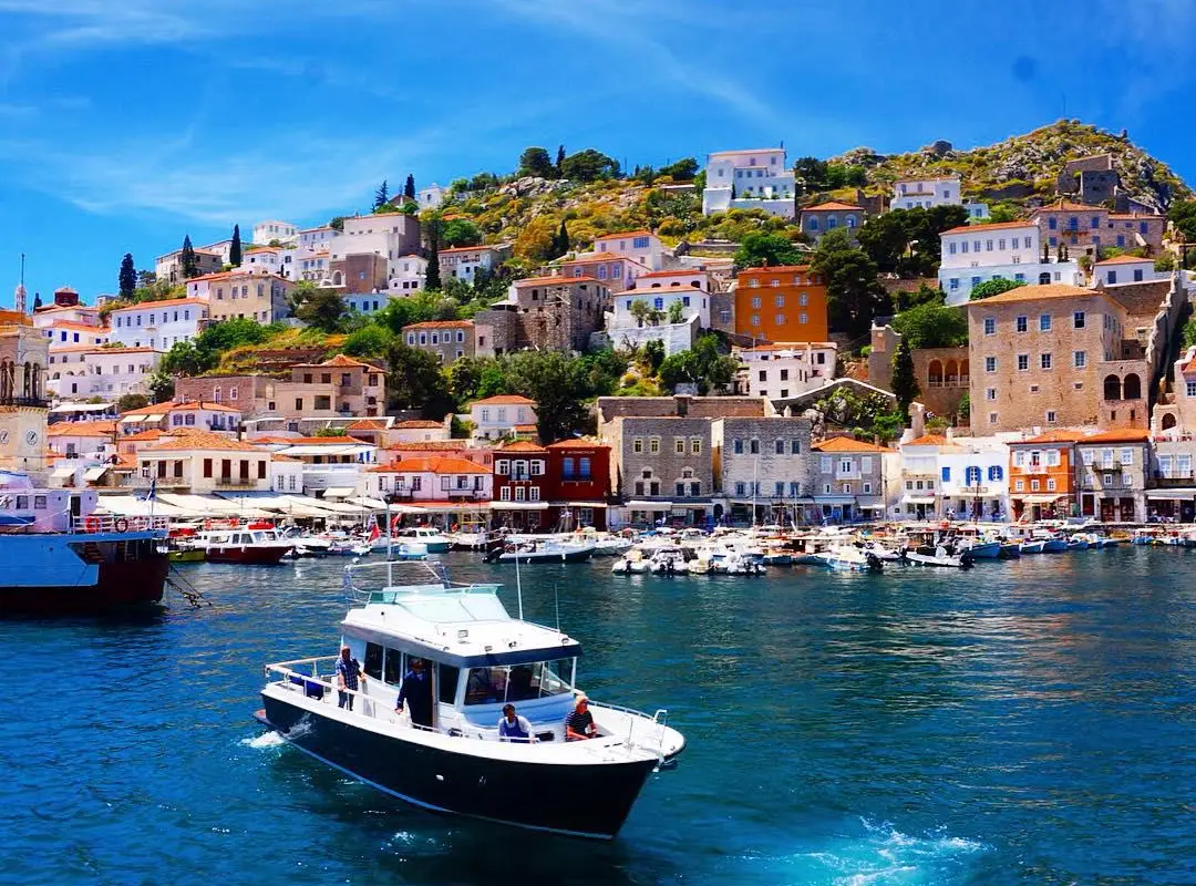 22. ไฮดร้า (Hydra) – เกาะไร้รถยนต์