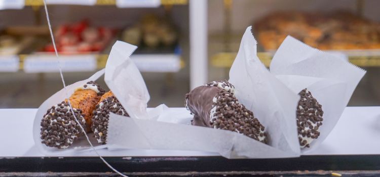 Mike's Pastry