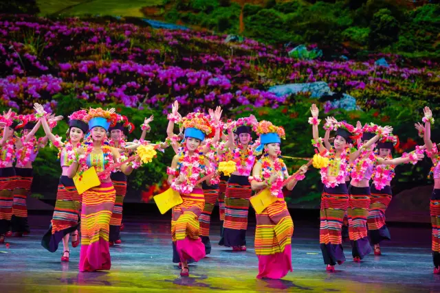 Dai Bonfire Dance in Xishuangbanna