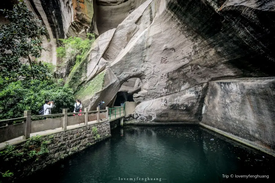 Wushan Seaside Grotto