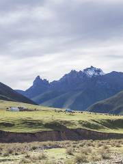 Gaduojuewu Snow Mountain