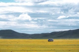 Mongolia was like a painting.
The scenery I saw while riding the blue train was so beautiful
I drove for more than 10 hours a day
but there was no boring gap. It was a trip to Mongolia that was attractive both day and night.