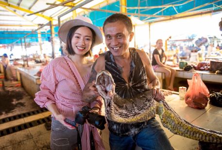 Tomohon Market