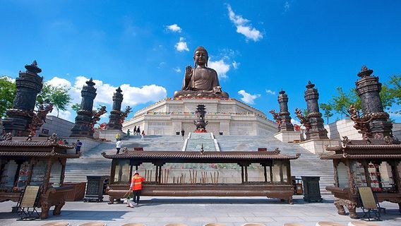 Dunhua Gold Peak Giant Buddha