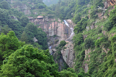 慕名廬山，還因為李白著名的詩句：“飛流直下三千尺，疑是銀河