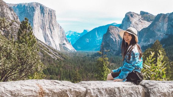 Tunnel View