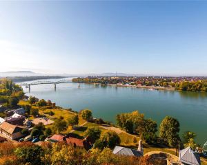 香港-埃斯泰爾戈姆 機票酒店 自由行