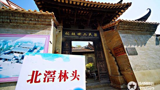 头门柱前抱鼓石的祠堂。梁氏二世祖祠，位于广东顺德北滘林头村烟