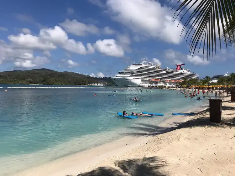 Hotels near Roatán