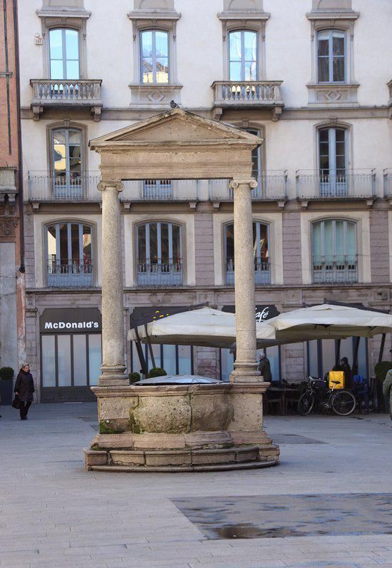 Piazza Mercanti