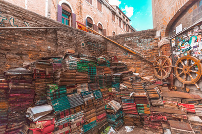 イタリア・ヴェネツィアの有名なレトロ書店。世界で最も美しい本